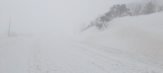刈田岳1515m爆風と山頂見えず、途中撤退